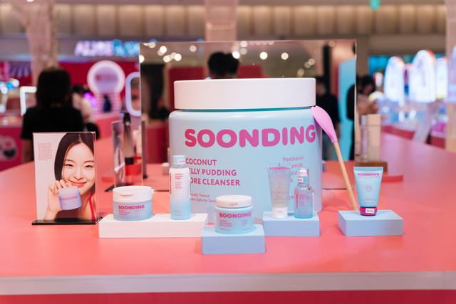 Quân A.P và “búp bê Nga” Dasha Taran khuấy động pop-up aépick K-Beauty Wonderland - Ảnh 5.