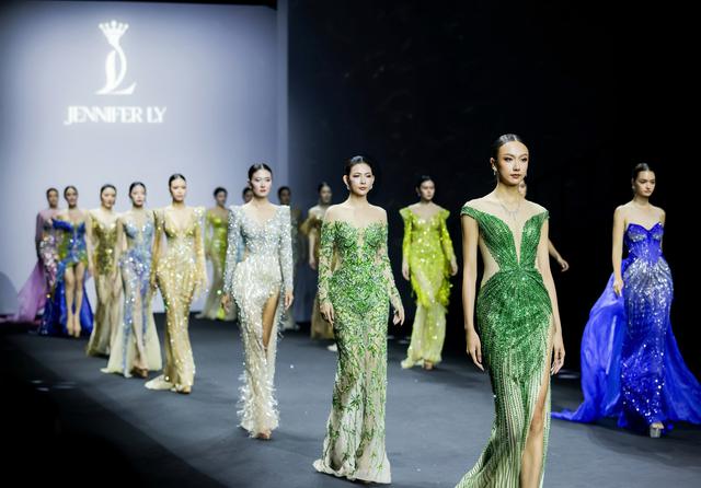 Trịnh Bảo, Trần Tiến Dũng bất ngờ hội ngộ với Miss Grand Hong Kong (Trung Quốc) 2026 - Ảnh 2.