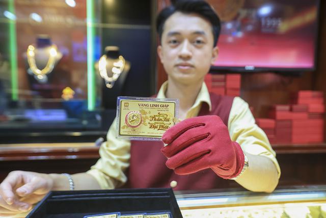Mua b&aacute;n v&agrave;ng dưới 5 triệu đồng phải thanh to&aacute;n kh&ocirc;ng d&ugrave;ng tiền mặt từ 2026 - Ảnh 1.