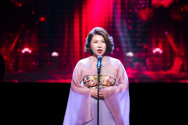 Ca sĩ Phương Mai rưng rưng khi lần đầu được thầy khen trong buổi ra mắt MV