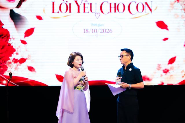 Ca sĩ Phương Mai rưng rưng khi lần đầu được thầy khen trong buổi ra mắt MV