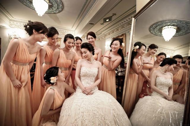 Đ&aacute;m cưới Hoắc Khải Cương v&agrave; Qu&aacute;ch Tinh Tinh: Phong c&aacute;ch ch&uacute; rể trong 3 bộ suit - Ảnh 1.