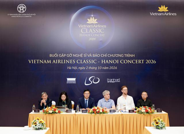 Nhạc trưởng hơn 20 năm dẫn dắt Nhà hát Opera Hoàng gia Anh cùng dàn nhạc London trình diễn tại Hà Nội - Ảnh 4. Nhạc trưởng hơn 20 năm dẫn dắt Nhà hát Opera Hoàng gia Anh cùng dàn nhạc London trình diễn tại Hà Nội - Ảnh 4.