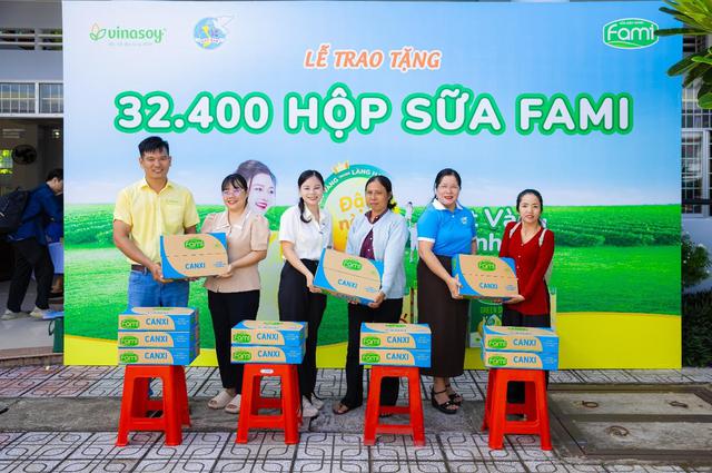 1 triệu sản phẩm đậu nành Fami đã được trao đến miền Tây suốt 4 năm - Ảnh 3.