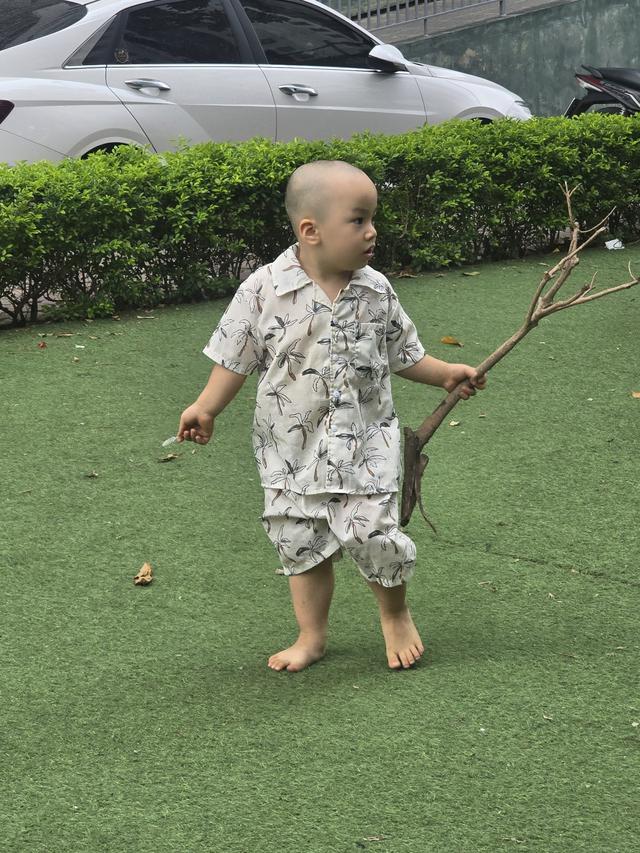 Thấy con hàng xóm biết đi, biết nói sớm có thể sẽ khiến mẹ sốt ruột nhưng đừng biến tuổi thơ của con thành cuộc đua! - Ảnh 2.