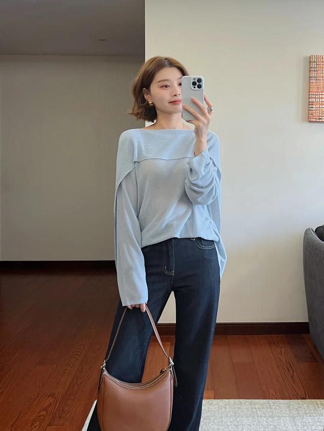 Công sở mùa thu với baby blue: Công thức old money giúp diện mạo trẻ trung mà vẫn thanh lịch - Ảnh 1.
