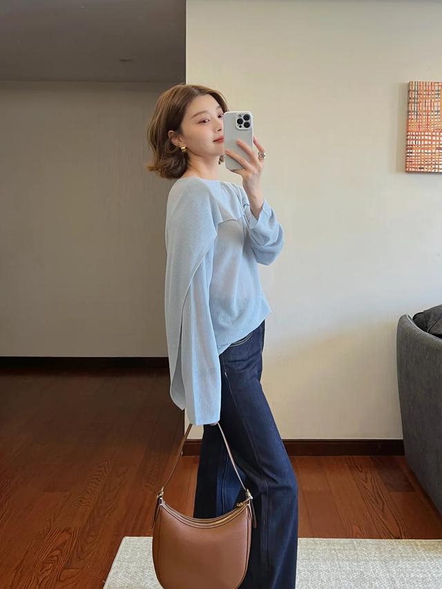 Công sở mùa thu với baby blue: Công thức old money giúp diện mạo trẻ trung mà vẫn thanh lịch - Ảnh 4.