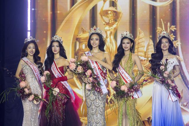 Tân Miss Charm Vietnam 2026 Trà My: Cao 1m77, du học sinh RMIT, thí sinh duy nhất ứng xử song ngữ trong Top 5 - Ảnh 2.