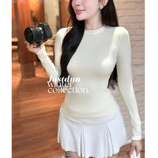 Áo thun dài tay: Món đồ nhỏ giúp phong cách mùa thu trở nên thanh lịch hơn - Ảnh 7.