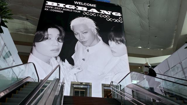 Hàng chục nghìn fan BIGBANG đổ về Mỹ Đình trước giờ G: người thuê makeup, người lên nhóm tìm bạn đi cùng - Ảnh 5.