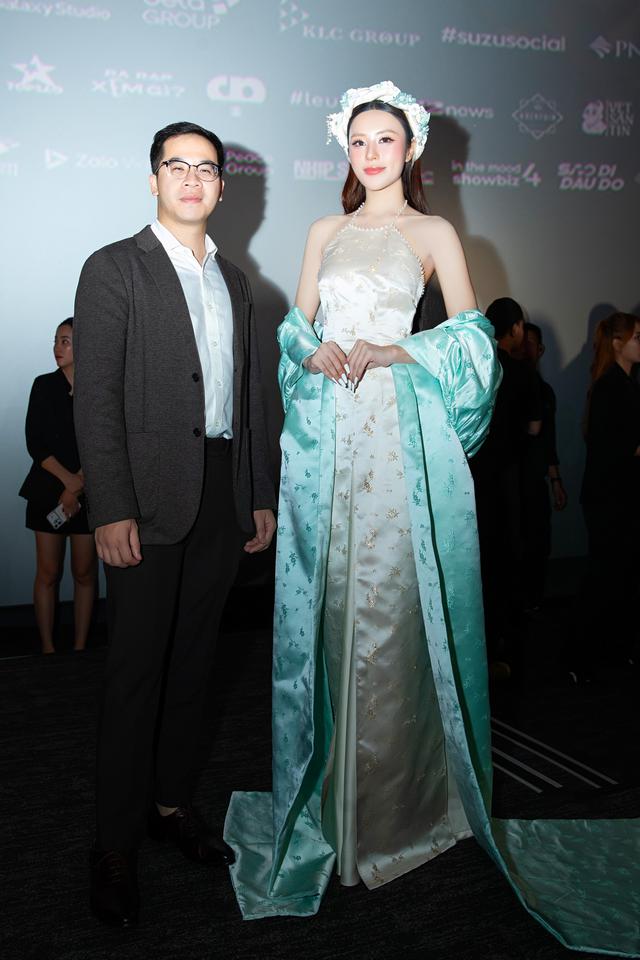 Tô Diệp Hà diện áo dài cổ yếm, đội mấn hoa lên thảm đỏ, visual "một chín một mười" bên Lan Ngọc - Ảnh 6.