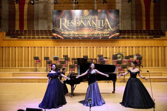 Concert Resonantia: đêm opera đỉnh cao kỷ niệm 70 năm Học viện Âm nhạc Quốc gia Việt Nam - Ảnh 4.