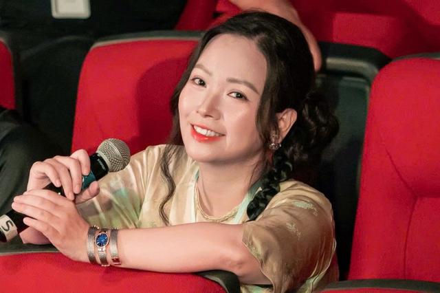 Đạo diễn Hoàng Lê Na và hành trình đưa thơ ca chạm đến trái tim - Ảnh 1.