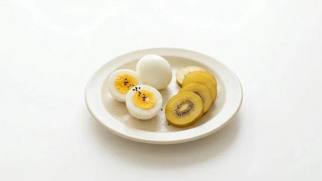 Phụ nữ Nhật chuộng bữa sáng kiwi và trứng luộc: No lâu, hỗ trợ giữ dáng nhưng không phải “thần dược” - Ảnh 2.