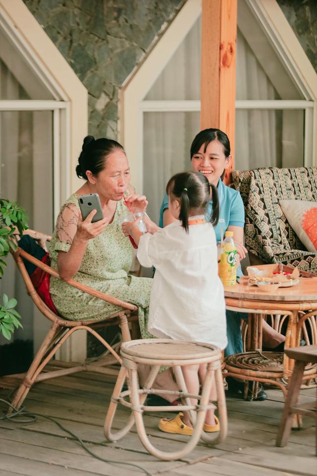 Bố mẹ nói không sai nhưng vì sao con cái vẫn khó chịu và không muốn nghe? - Ảnh 3.