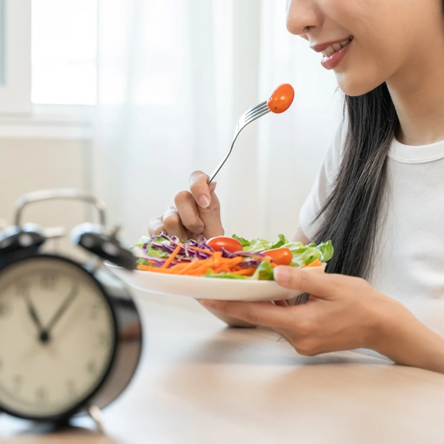 Chưa từng nặng quá 45kg, Tôn Lệ gây chú ý với phương pháp giảm cân bằng “bữa ăn sạch”: Chồng áp dụng 3 tuần, vòng eo giảm 4cm? - Ảnh 4.