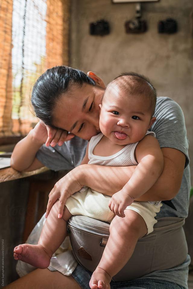 Thật ra sau sinh, người mẹ cần phải học nhất là cách