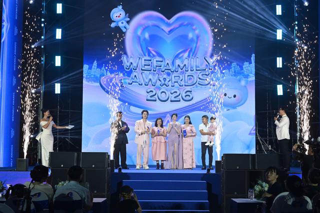 Ca sĩ Đăng Kh&ocirc;i khiến kh&aacute;n ph&ograve;ng WeFamily Awards 2026 vỡ &ograve;a: &ldquo;Trong mắt t&ocirc;i, vợ đẹp nhất l&agrave; l&uacute;c mang bầu&rdquo; - Ảnh 3.