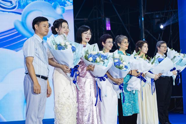 WeFamily Awards 2026 khép lại đầy cảm xúc: Tôn vinh những điều bình dị, lan tỏa hạnh phúc vẹn tròn - Ảnh 2.