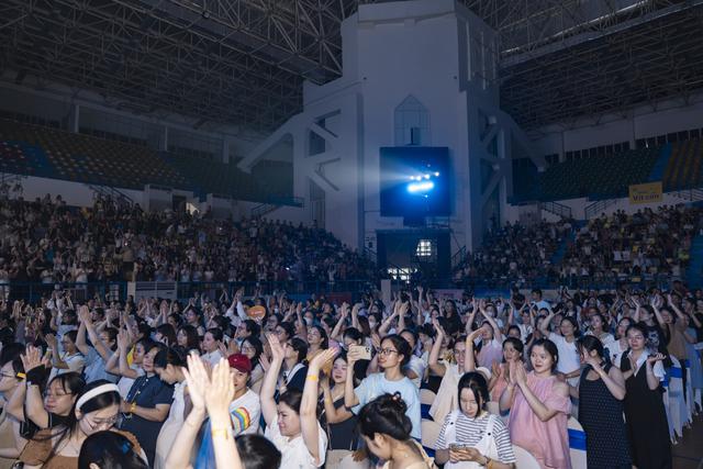 [TRỰC TIẾP] Lễ vinh danh Wefamily Awards 2026: 5 gia đình nào được gọi tên trong hạng mục 