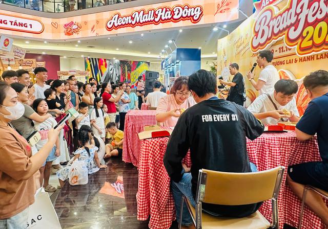 Hà Đông có một "thiên đường bánh" khiến hội "tâm hồn ăn uống" khó lòng đi ngang - Ảnh 4.