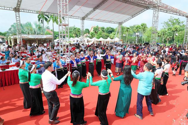 Vạn Show và cách kể chuyện văn hóa trên sân khấu - Ảnh 2.