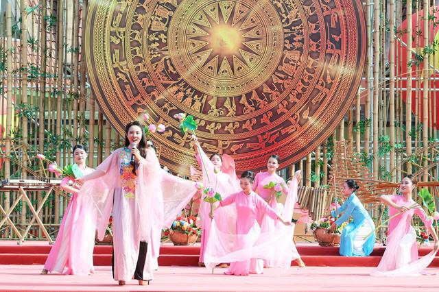 Vạn Show và cách kể chuyện văn hóa trên sân khấu - Ảnh 1.