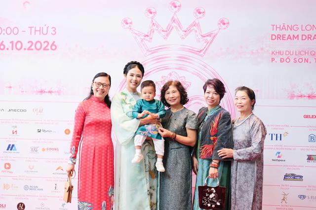 Ngọc Hân đưa con trai 1 tuổi đi dự sự kiện, top 3 Hoa hậu Việt Nam 2024 rạng rỡ trước mùa trao lại vương miện - Ảnh 3.