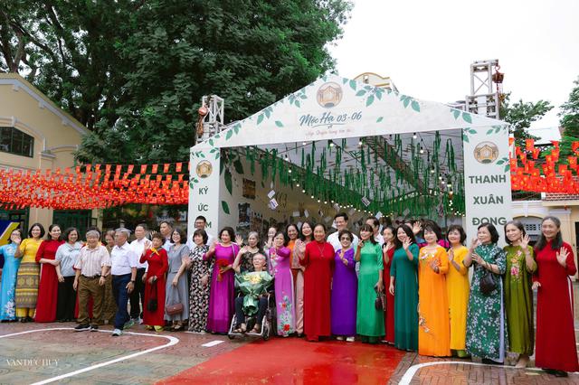 C&oacute; những nơi c&agrave;ng đi xa, người ta c&agrave;ng muốn trở về: Hội kh&oacute;a 20 năm của cựu học sinh Ng&ocirc; Quyền khiến cả thế hệ t&igrave;m lại tuổi 18 - Ảnh 2.