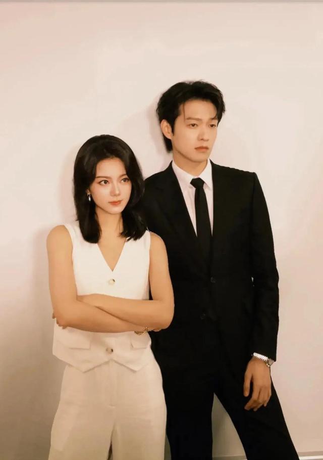 Quên Loan Niệm đi, Diệp Tín Chi của Không thể thay thế mới là kiểu sếp dân công sở ước mơ cả đời - Ảnh 2.