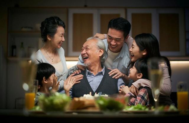 Bi kịch lớn nhất đối với các bậc cha mẹ là tiết lộ 3 chuyện riêng tư này của con cái với người khác - Ảnh 1.
