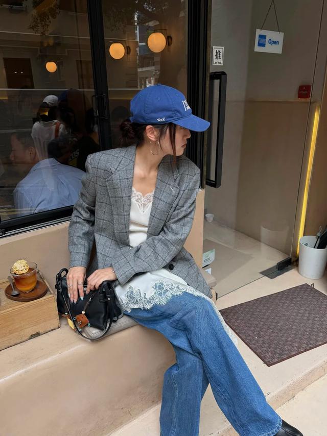 Phối đồ Mùa thu cá tính với blazer , váy ren và jeans cho phong cách nổi bật - Ảnh 5.