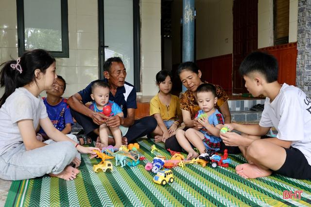 Ông bà chăm cháu hãy giữ vững 3 giới hạn để bản thân đỡ mệt, con cái bớt lo, cháu được nuôi dạy tốt - Ảnh 1.
