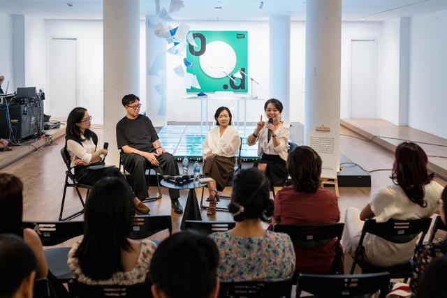 Khi những cuốn sách dày nhường chỗ cho