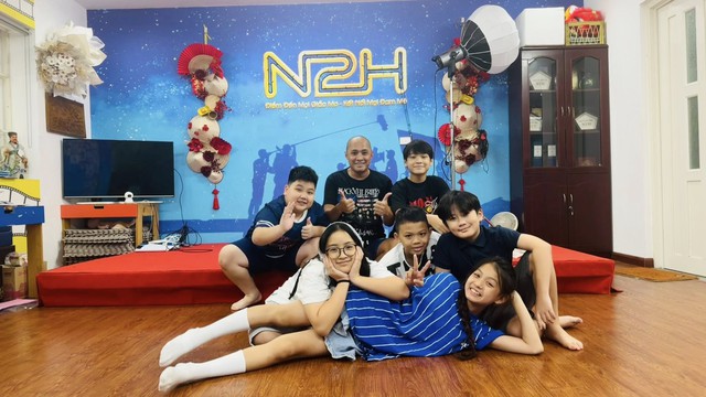 Người đàn ông quyền lực sau phim giờ vàng lần đầu thú nhận: “Tôi vẫn là đứa con hư, để bố mẹ chờ cơm, để con trai chờ cửa” - Ảnh 4.