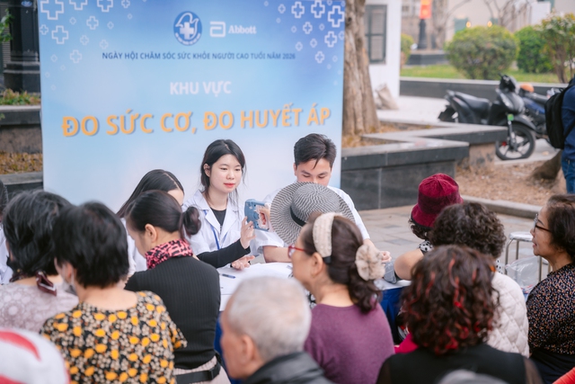 Giữ khối cơ khỏe: B&iacute; quyết gi&uacute;p bố mẹ sống khỏe v&agrave; năng động hơn - Ảnh 2.