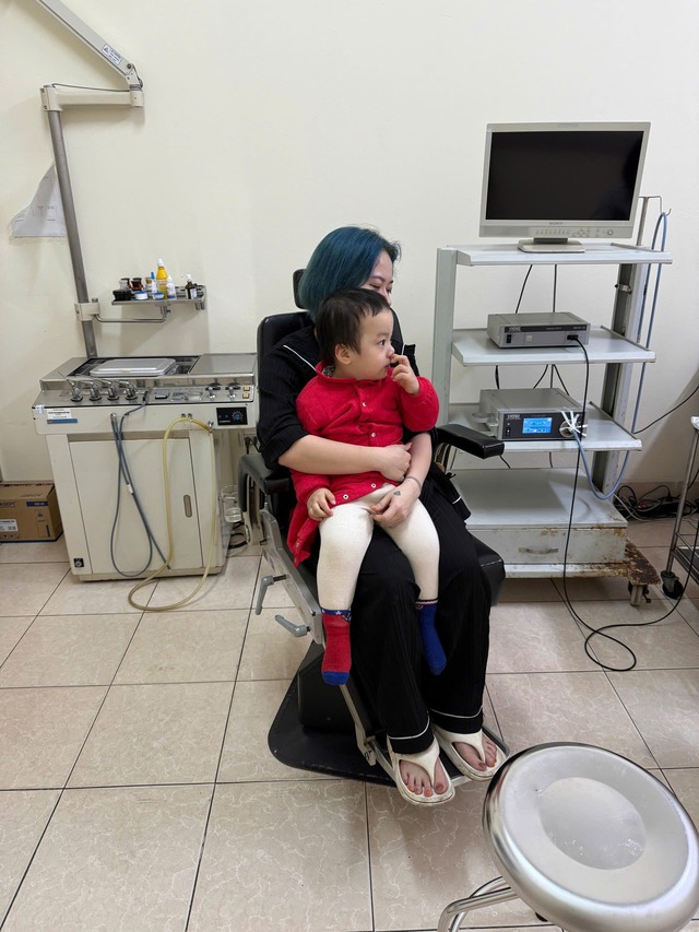 Mẹ bỉm ở Hà Nội chia sẻ chuyện nửa đêm cả nhà tá hỏa đưa con đi cấp cứu vì món đồ chơi quen thuộc - Ảnh 3.