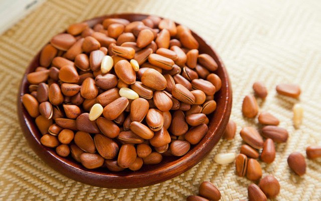 “Đánh bại” hạt hướng dương, đây mới là loại hạt lên ngôi Tết năm nay: Thuộc nhóm xa xỉ nhưng vẫn "cháy hàng" vì hương vị béo bùi và danh sách lợi ích sức khỏe ấn tượng - Ảnh 1.