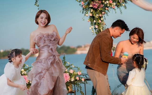 Cảnh chú rể tự tay trang điểm cho vợ trong ngày cưới khiến dân mạng 'tan chảy' - Ảnh 1.