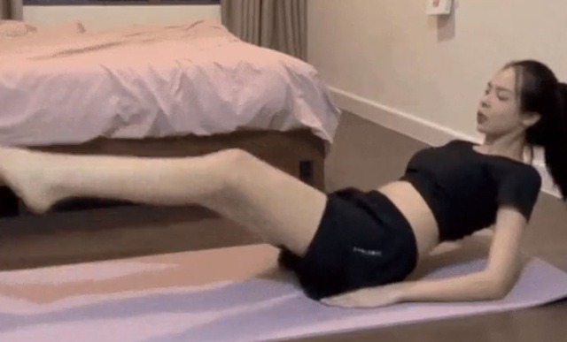 Học nàng Hậu tuổi Nhâm Ngọ với đôi chân dài 1,1m tập 4 động tác để bảo toàn vòng eo 63cm, vóc dáng thanh mảnh - Ảnh 6.