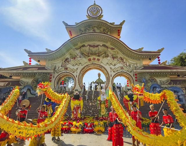 Đánh thức "ký ức trăm năm" bằng chuỗi trải nghiệm Tết đa thế hệ tại TPHCM - Ảnh 2.