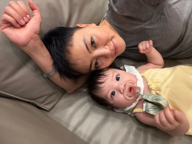 Tết đoàn viên của “bà ngoại hot nhất MXH” Văn Thùy Dương: Lần đầu tiên 4 thế hệ cùng chung một khung hình, cháu chắt tụ họp đông đủ - Ảnh 1.