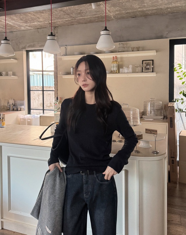 Phụ nữ Hàn mặc quần jeans ống rộng rất đẹp với 5 công thức - Ảnh 1.