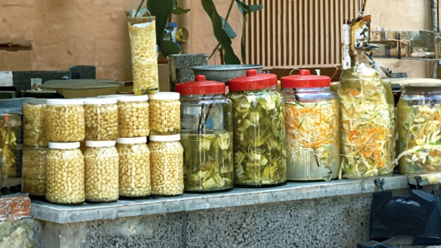 Người mắc suy thận ngày càng nhiều, hãy cố gắng ăn ít 4 loại thực phẩm này để thận đỡ quá tải - Ảnh 2.