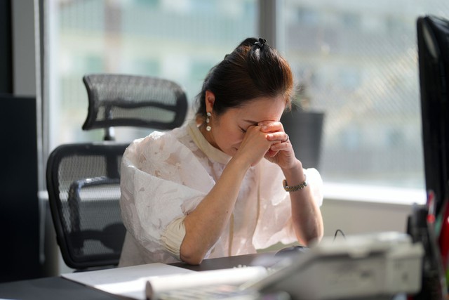 Phía sau sự mệt mỏi của phụ nữ trung niên dịp Tết là một câu chuyện "thầm kín từ bên trong" nhưng ít ai nói tới - Ảnh 2.