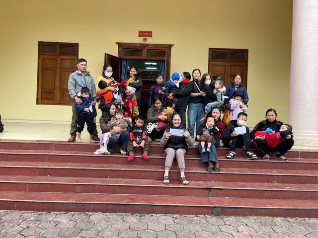 Người mẹ đặc biệt của hàng chục trẻ bại não ở Nghệ An - Ảnh 2.