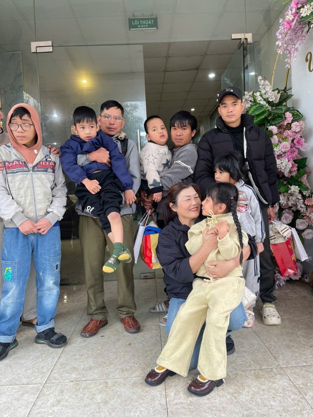 Người mẹ đặc biệt của hàng chục trẻ bại não ở Nghệ An - Ảnh 5.