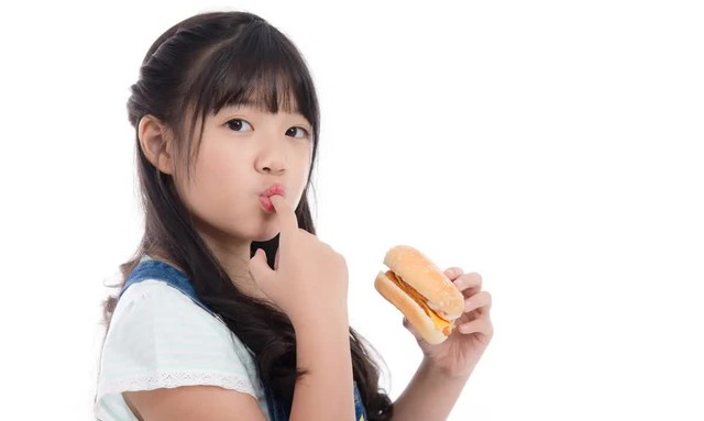 Một s&aacute;ng thức dậy thấy gai người, 24 giờ sau th&agrave;nh bệnh nh&acirc;n hồi sức: Lời cảnh tỉnh cho người trẻ - Ảnh 3.