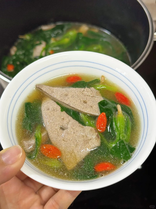 Phụ nữ sau 25 tuổi đừng tiếc công nấu bát canh này: Bổ máu, sáng mắt, da dẻ hồng hào bất ngờ! - Ảnh 5.