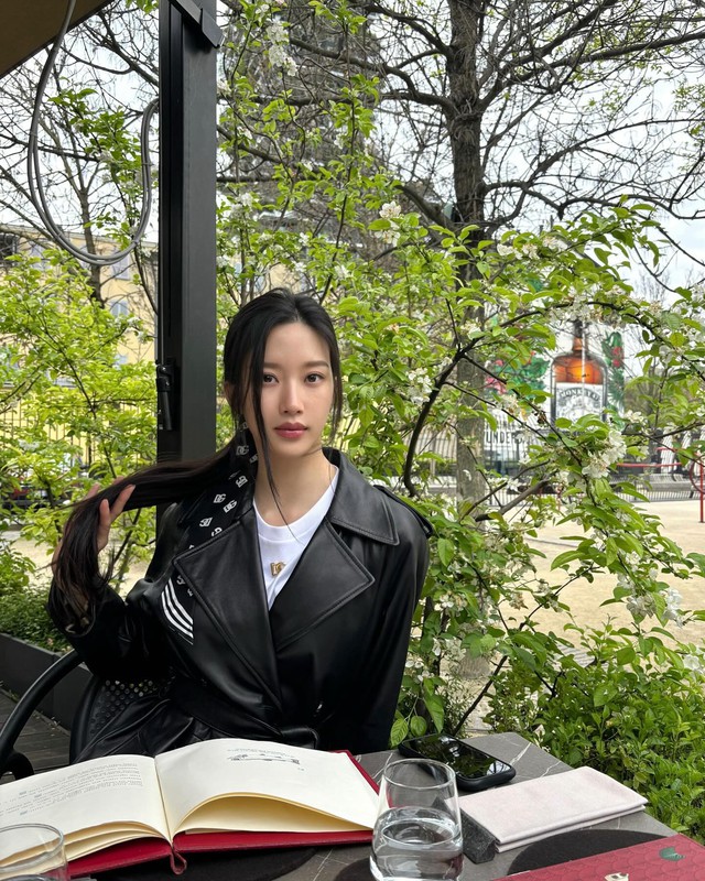 Phong c&aacute;ch thời trang Moon Ga Young: Đơn giản nhưng đầy cuốn h&uacute;t trong phim t&igrave;nh cảm 2026 - Ảnh 2.